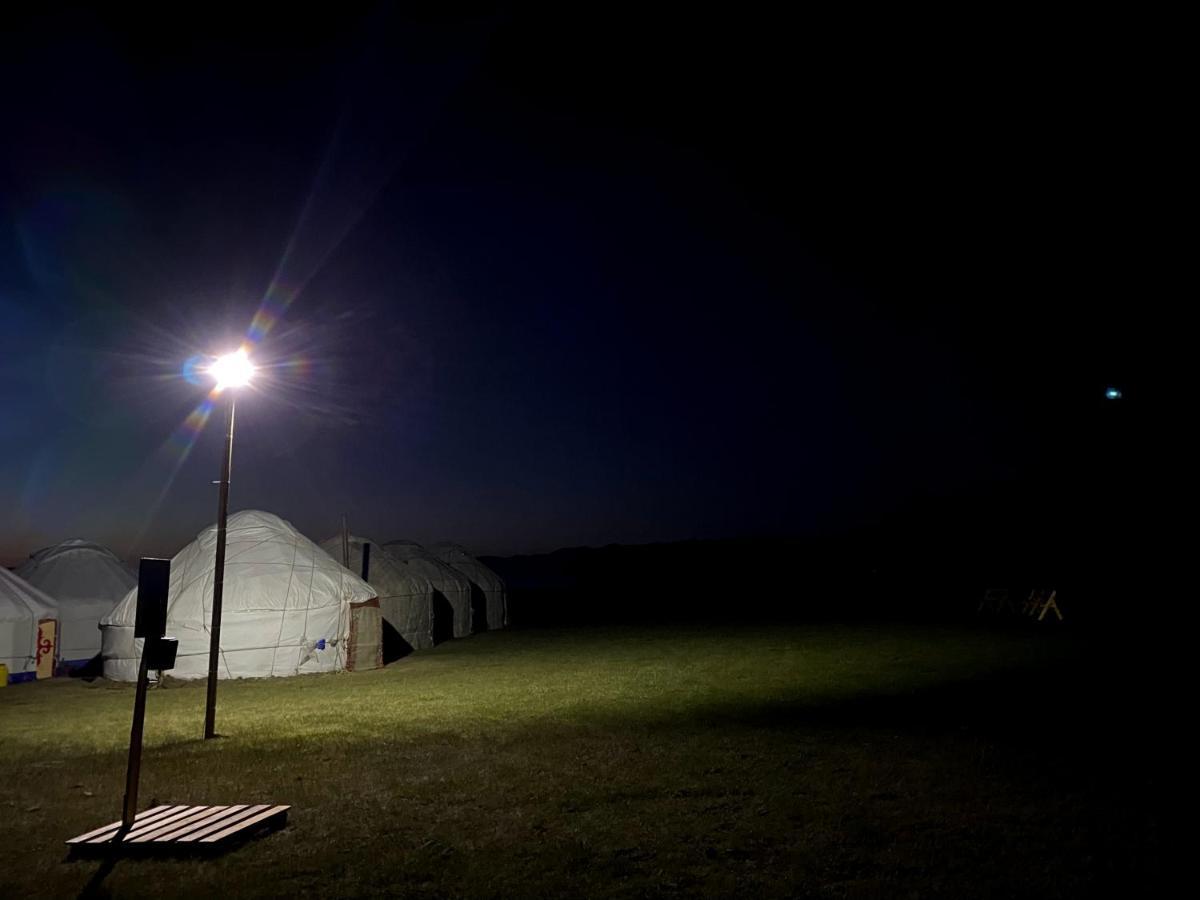 Yurt Camp Ali-Nur At Lake Song-Kol Юрточный Лагерь Али-Нур Озеро Сон-Куль Сон-Куль Кыргызстан Нарын Kyrgyzstan Naryn Kültér fotó