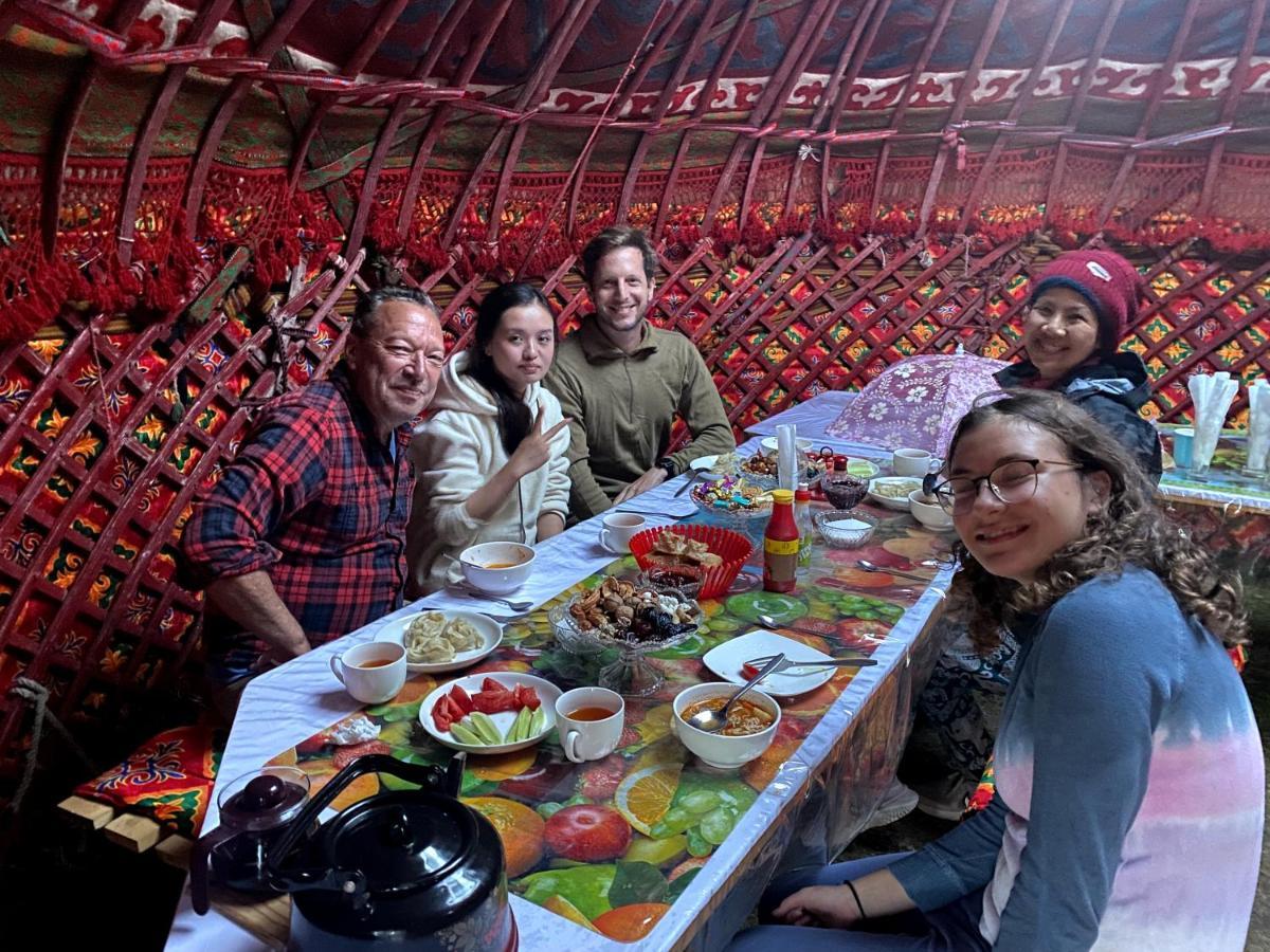 Yurt Camp Ali-Nur At Lake Song-Kol Юрточный Лагерь Али-Нур Озеро Сон-Куль Сон-Куль Кыргызстан Нарын Kyrgyzstan Naryn Kültér fotó