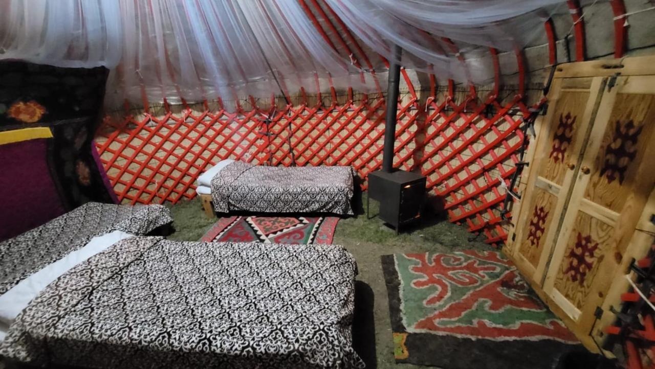 Yurt Camp Ali-Nur At Lake Song-Kol Юрточный Лагерь Али-Нур Озеро Сон-Куль Сон-Куль Кыргызстан Нарын Kyrgyzstan Naryn Kültér fotó
