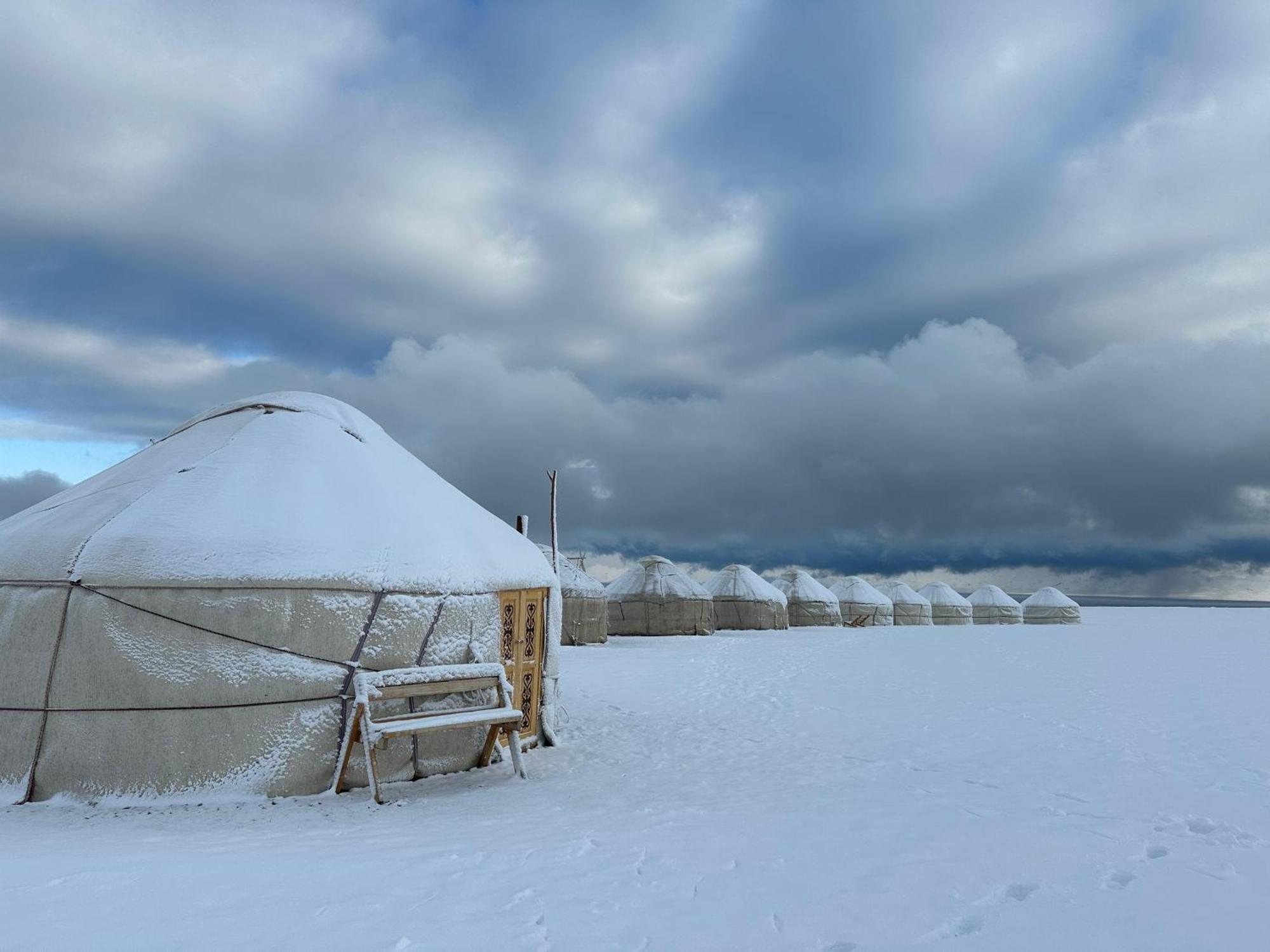Yurt Camp Ali-Nur At Lake Song-Kol Юрточный Лагерь Али-Нур Озеро Сон-Куль Сон-Куль Кыргызстан Нарын Kyrgyzstan Naryn Kültér fotó